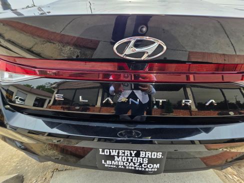 Used 2023 Hyundai Elantra SEL w/ Convenience Package FWD image 18