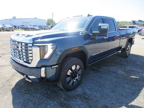 New 2026 GMC Sierra 3500 Denali w/ Denali Reserve Package AWD/4WD image 11