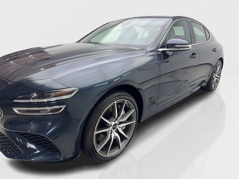 Used 2025 Genesis G70 2.5T image 11