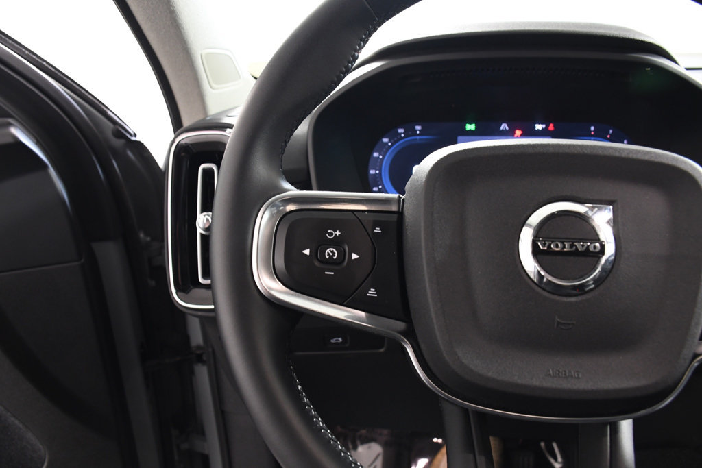Used 2025 Volvo XC40 B5 Plus AWD/4WD image 29