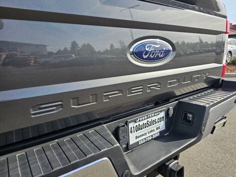 Used 2017 Ford F250 Lariat w/ Lariat Value Package AWD/4WD image 10