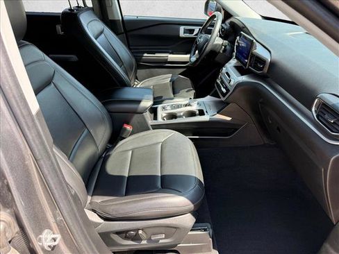 Certified 2021 Ford Explorer XLT w/ Equipment Group 202A AWD/4WD image 23