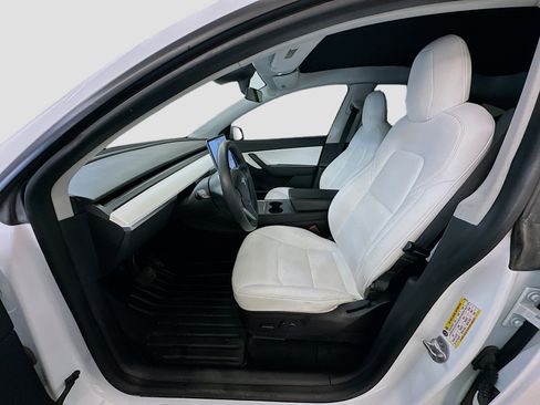 Used 2021 Tesla Model Y Long Range AWD/4WD image 13
