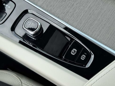 Certified 2024 Volvo XC60 B5 Plus w/ Protection Package Premier AWD/4WD image 29