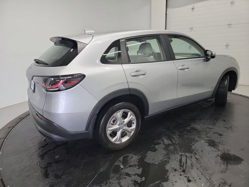 Used 2023 Honda HR-V LX image 9