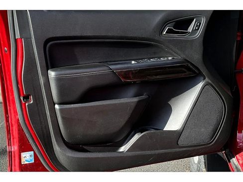 Used 2015 GMC Canyon SLE AWD/4WD image 21