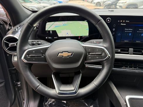 Used 2025 Chevrolet Equinox LT AWD/4WD image 25