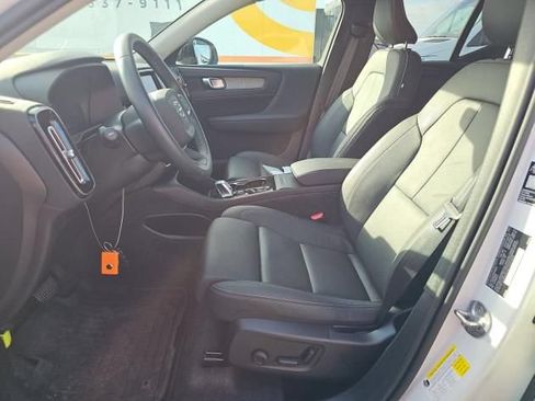 Used 2026 Volvo XC40 B5 Plus AWD/4WD image 4
