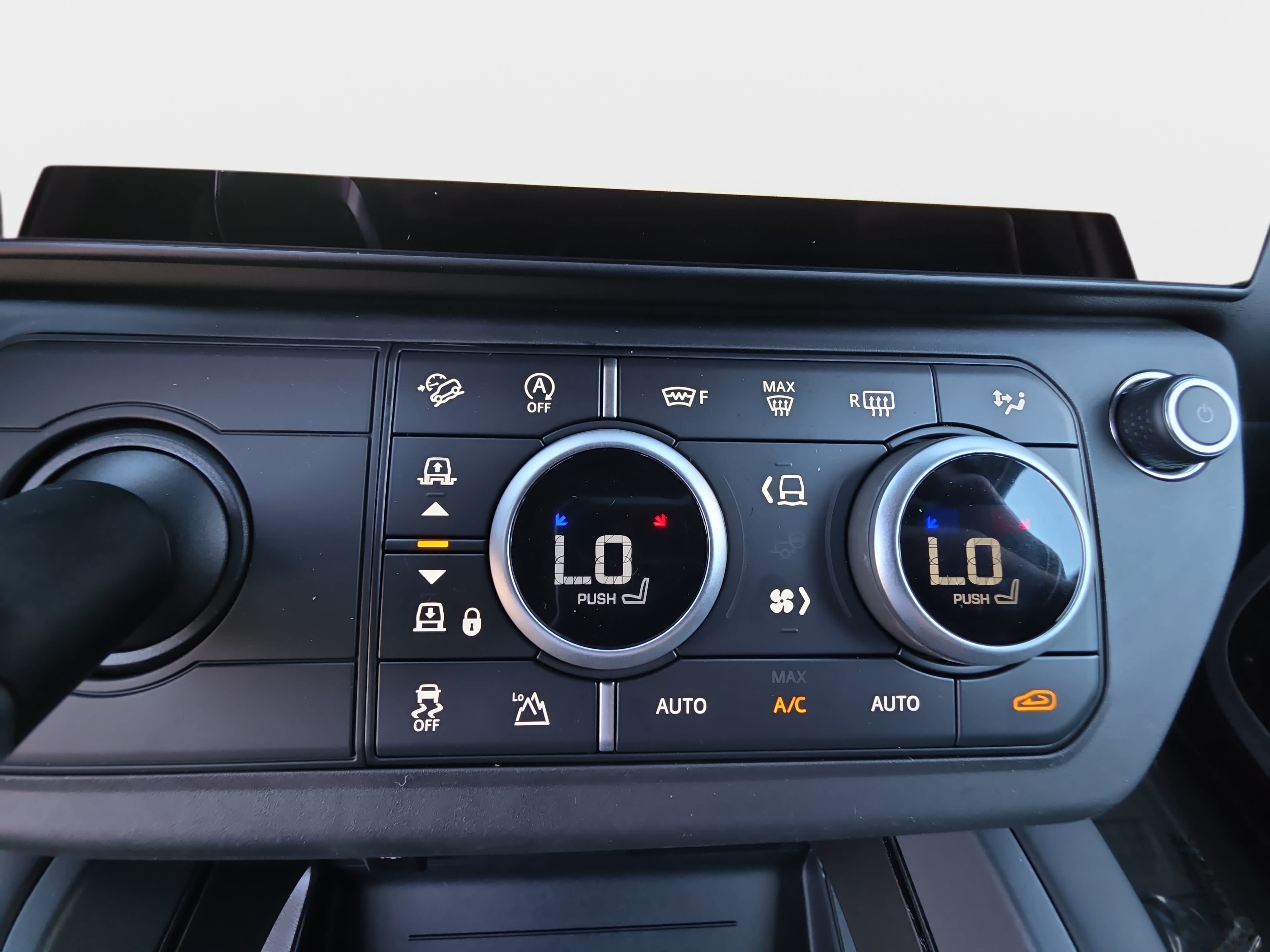 New 2026 Land Rover Defender 110 X-Dynamic SE AWD/4WD image 20