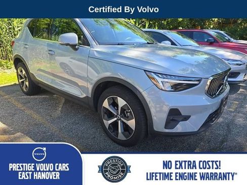 Used 2025 Volvo XC40 B5 Plus AWD/4WD image 1