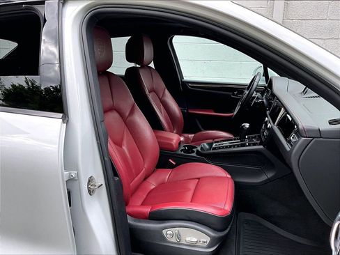 Certified 2023 Porsche Macan S AWD/4WD image 12