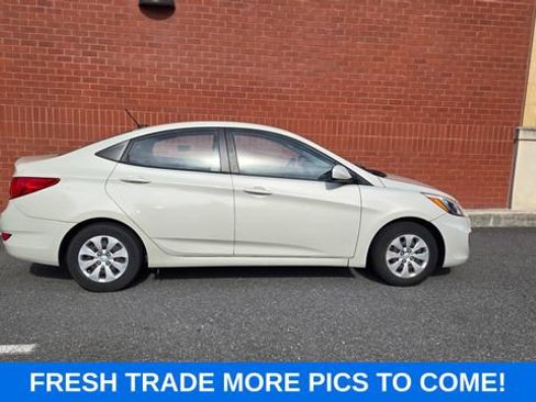 Used 2016 Hyundai Accent SE FWD image 1