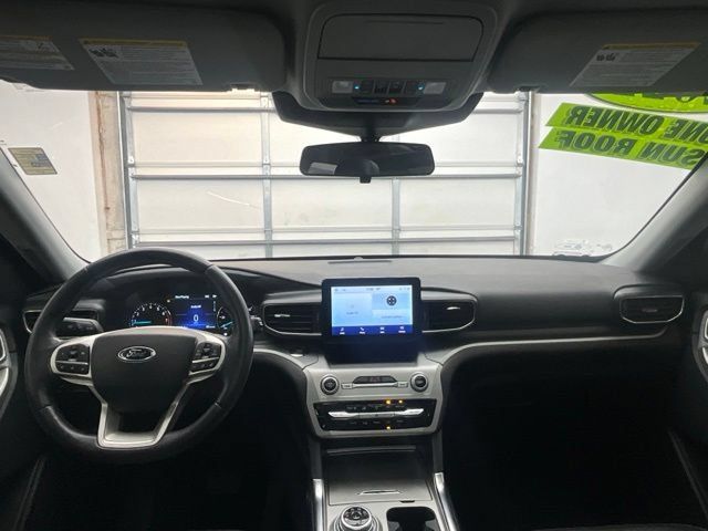 Used 2022 Ford Explorer XLT w/ Equipment Group 202A AWD/4WD image 4