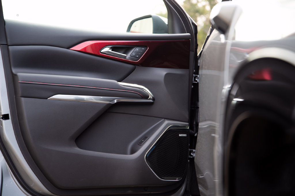 New 2026 Chevrolet Traverse RS w/ LPO, Floor Liner Package FWD image 9