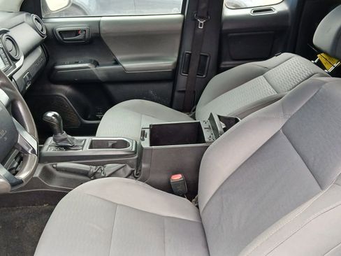 Used 2016 Toyota Tacoma SR image 12