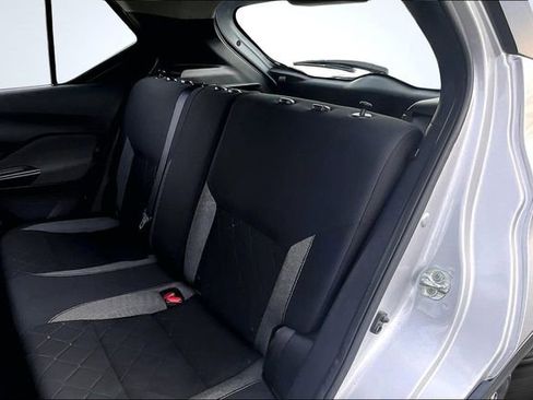 Used 2019 Nissan Kicks S image 21