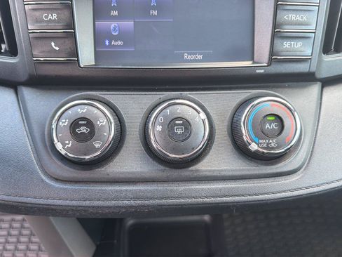 Used 2018 Toyota RAV4 LE w/ All Weather Liner Package AWD/4WD image 18