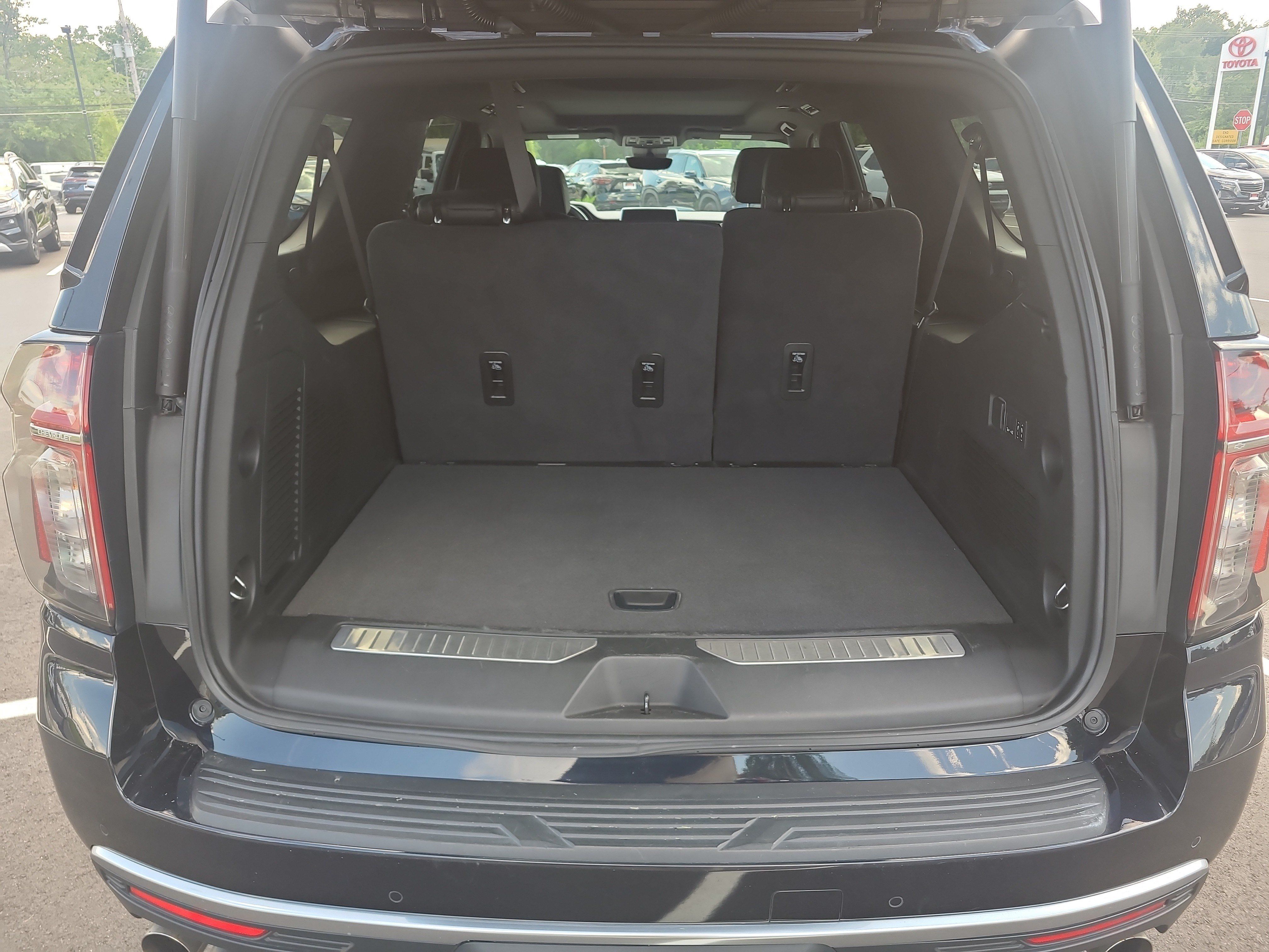 Used 2024 Chevrolet Suburban High Country AWD/4WD image 31
