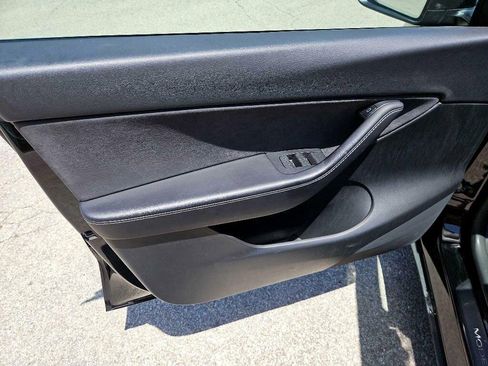 Used 2021 Tesla Model Y Performance image 9