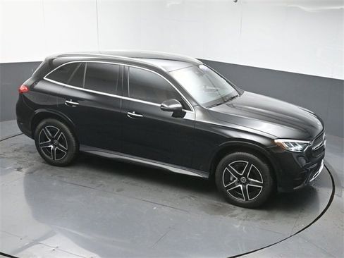 Used 2025 Mercedes-Benz GLC 300 image 42