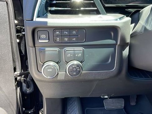 Used 2025 Chevrolet Suburban Premier RWD image 26