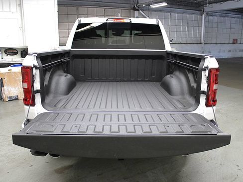 New 2026 RAM 1500 4x4 Crew Cab image 38