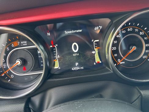 Used 2023 Jeep Wrangler Unlimited Rubicon w/ LED Lighting Group image 3