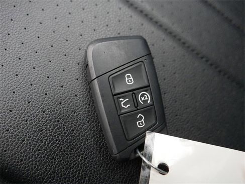 Certified 2024 Volkswagen Tiguan SE image 37