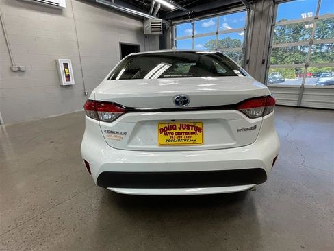 Used 2021 Toyota Corolla LE FWD image 4