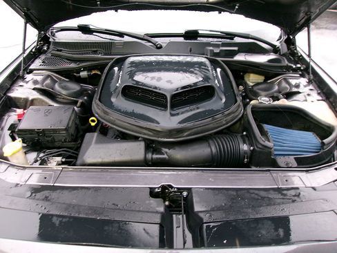 Used 2015 Dodge Challenger R/T image 10