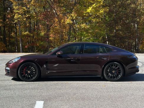 Used 2023 Porsche Panamera GTS image 4