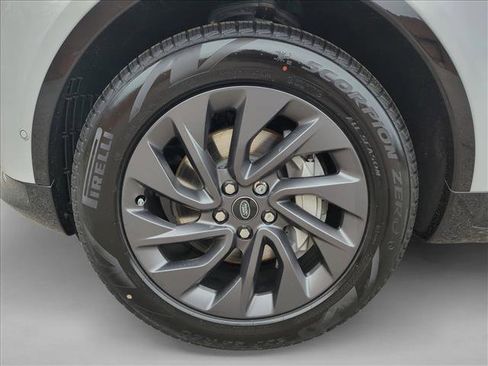 Certified 2024 Land Rover Discovery Dynamic SE image 14