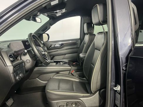 Used 2025 Chevrolet Suburban Premier image 20