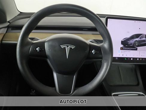 Used 2023 Tesla Model 3 Standard Range RWD image 3