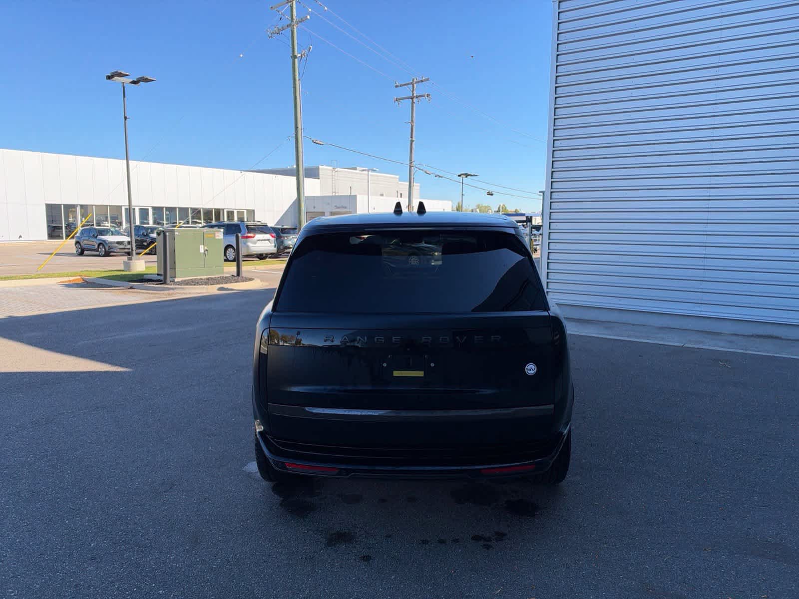 Used 2023 Land Rover Range Rover SV AWD/4WD image 4