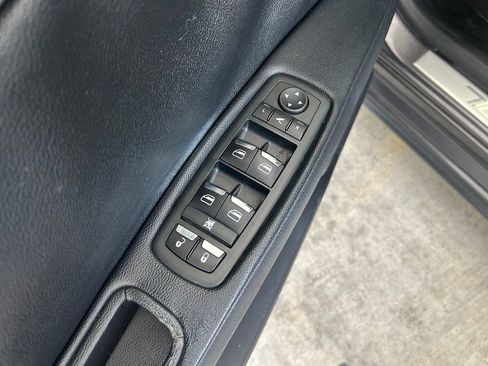 Used 2015 Maserati Ghibli RWD image 40