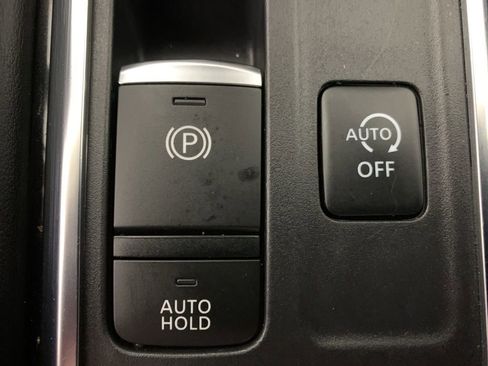 Used 2023 Nissan Pathfinder SV image 29