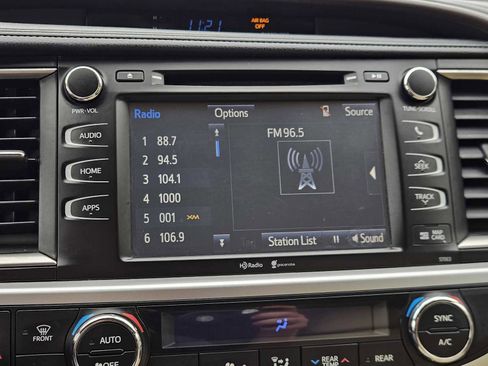 Used 2015 Toyota Highlander XLE image 17