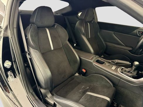 Used 2025 Toyota GR86 Premium w/ Performance Package RWD image 28