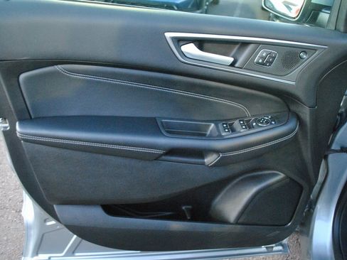 Used 2024 Ford Edge Titanium image 15