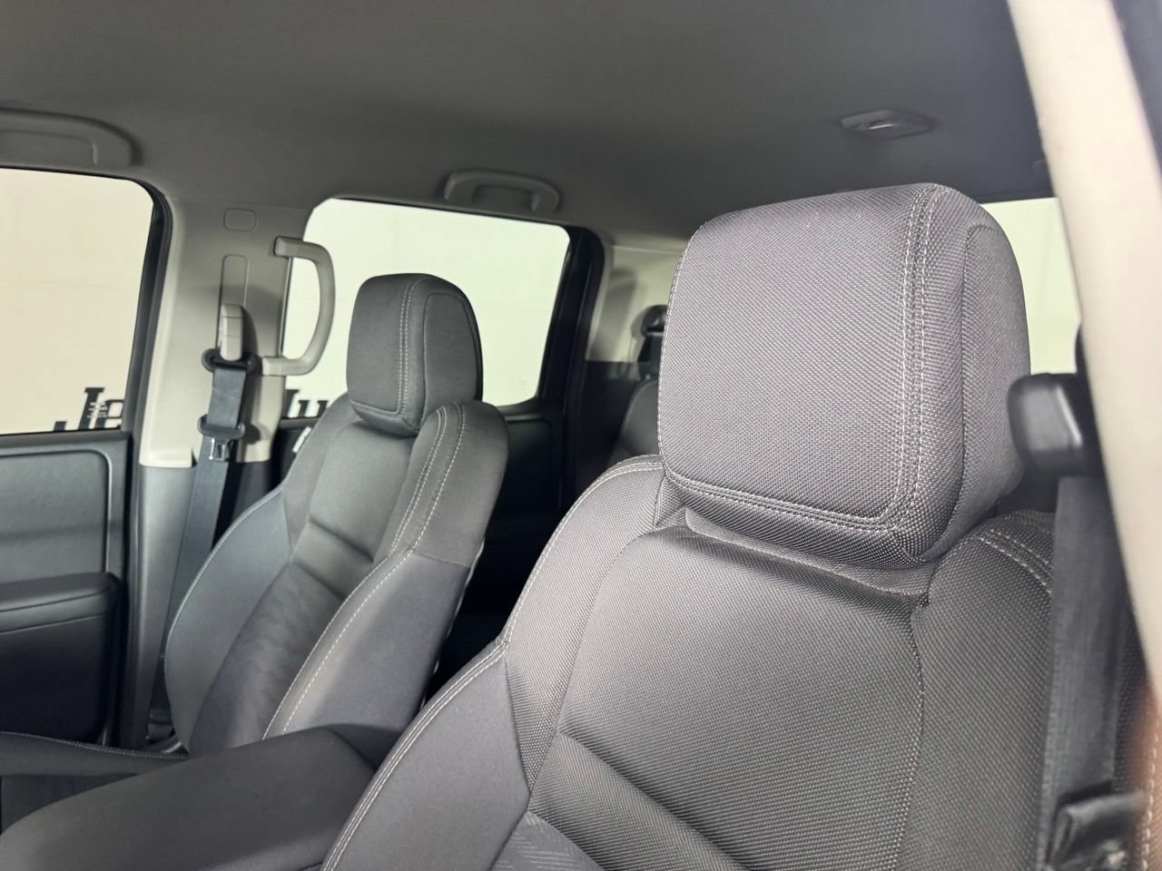 Used 2024 Nissan Frontier SV w/ Tow Package RWD image 19