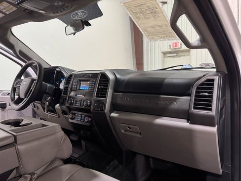 Used 2019 Ford F250 XL w/ Power Equipment Group AWD/4WD image 11