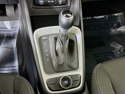 Certified 2024 Hyundai Venue SEL image 10