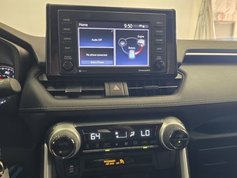 Certified 2022 Toyota RAV4 LE AWD/4WD image 26
