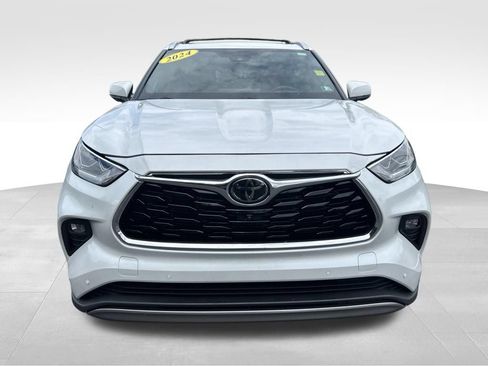 Certified 2024 Toyota Highlander Platinum AWD/4WD image 8
