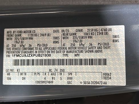 Used 2023 Ford Escape Platinum w/ Premium Technology Package image 31