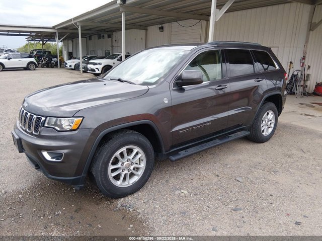 Used 2018 Jeep Grand Cherokee Laredo AWD/4WD image 2