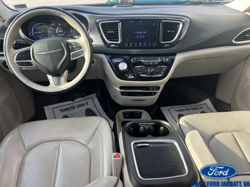 Used 2018 Chrysler Pacifica Limited FWD image 6