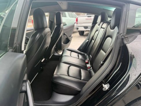 Used 2022 Tesla Model 3 Standard Range image 15