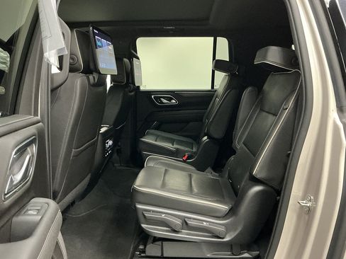 Used 2022 GMC Yukon XL SLT w/ SLT Premium Package AWD/4WD image 18